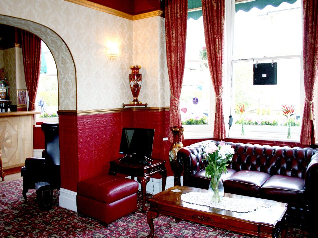 Guest lounge with Chesterfield sofas