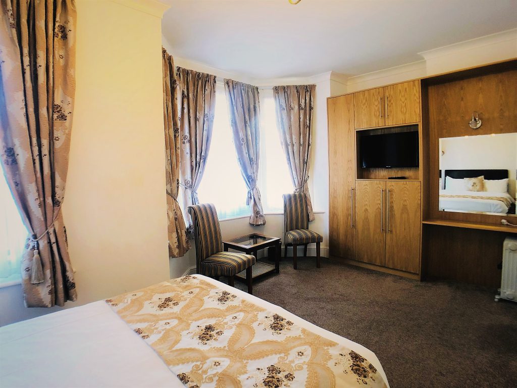 Spacious room with bay windows