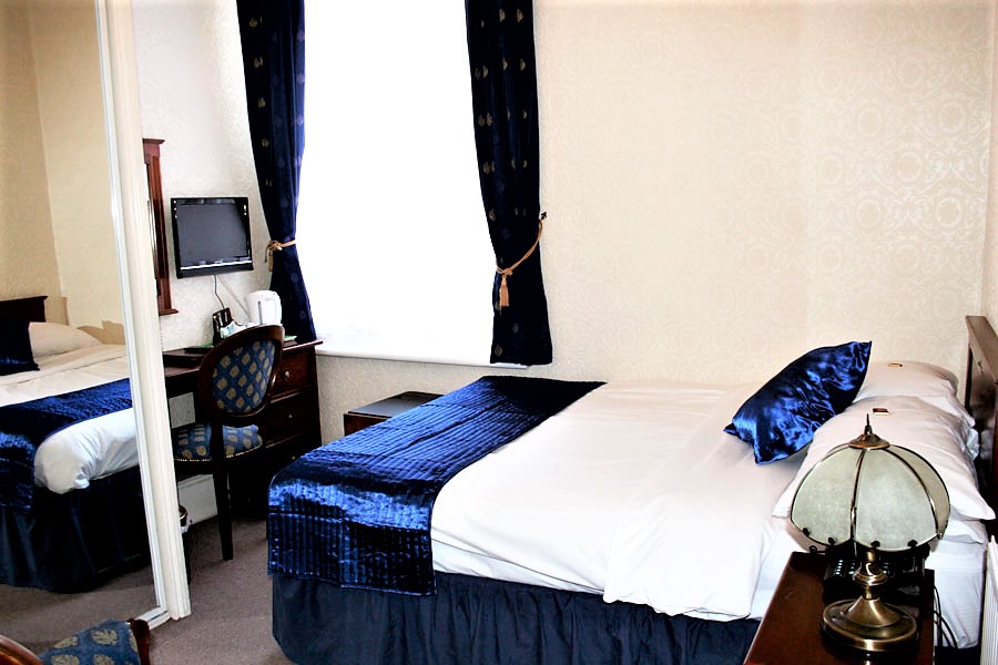 Compact double room