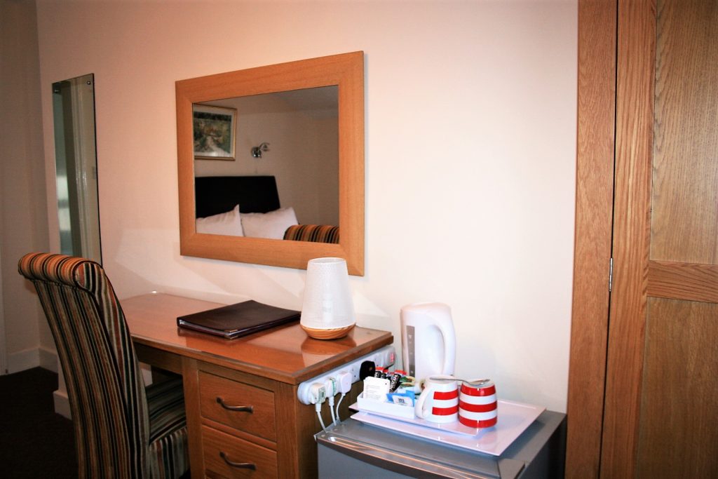 Desk with tea and coffee making facilities