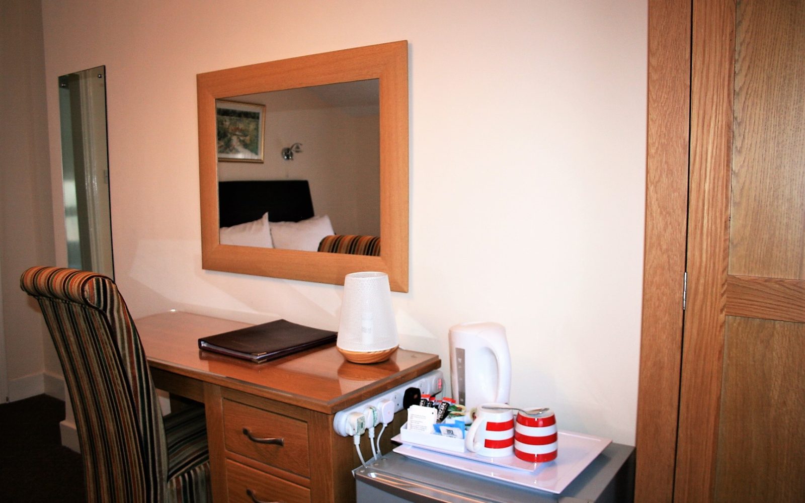 Desk with tea and coffee making facilities