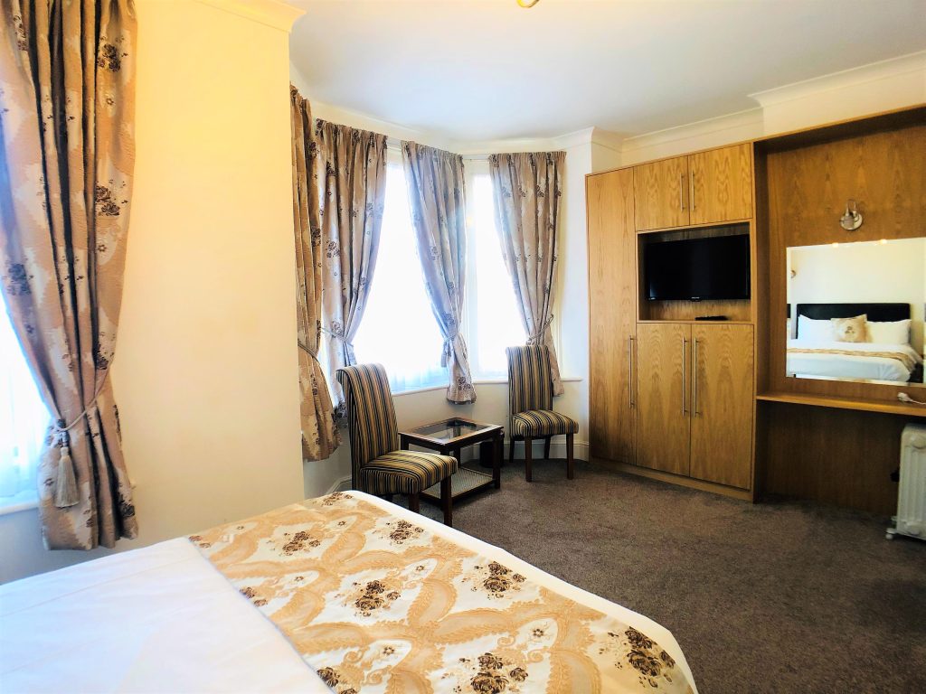 Superior double room with bay window