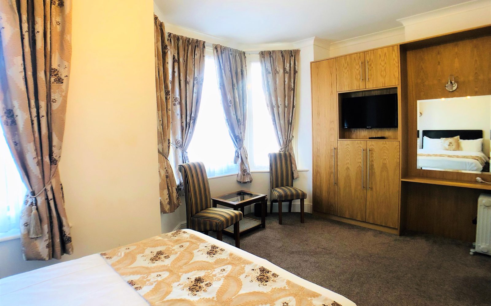 Superior double room with bay window