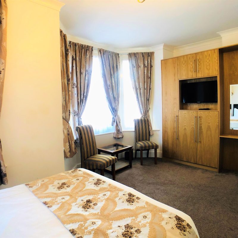 Superior double room with bay window