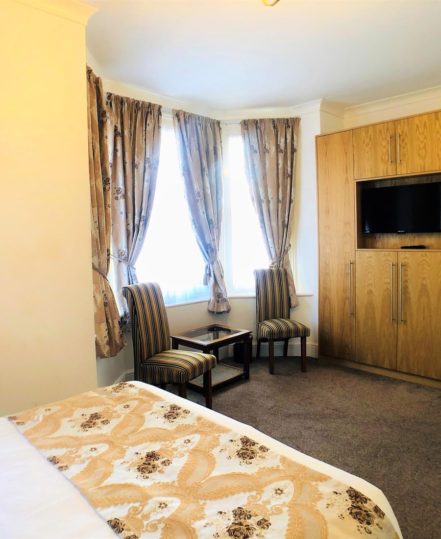 Superior double room with bay window